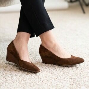 Bruno Magli Brown Suede Wedge Pumps Pointed Toe Made in Italy 9.5 AAA Narrow